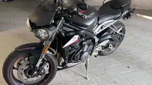 Triumph Street Triple RS (2017 - 19)  (7)