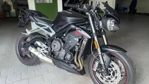 Triumph Street Triple RS (2017 - 19)  (2)