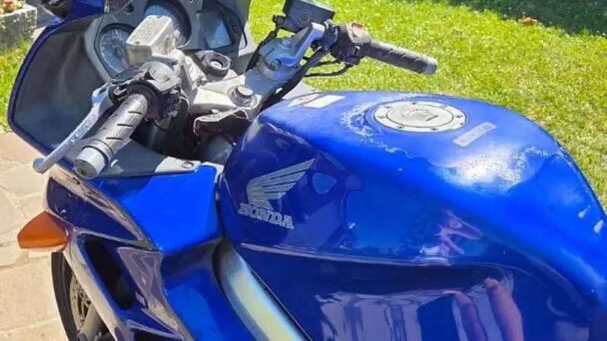 Honda VFR 800 (1998 - 01)  (5)