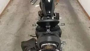 Harley-Davidson 883 Custom (2008 - 12) - XL 883C  (5)