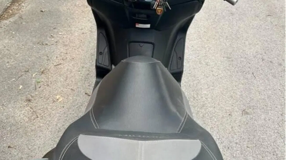 Yamaha X-Max 250 Sport (2011 - 13)  (6)