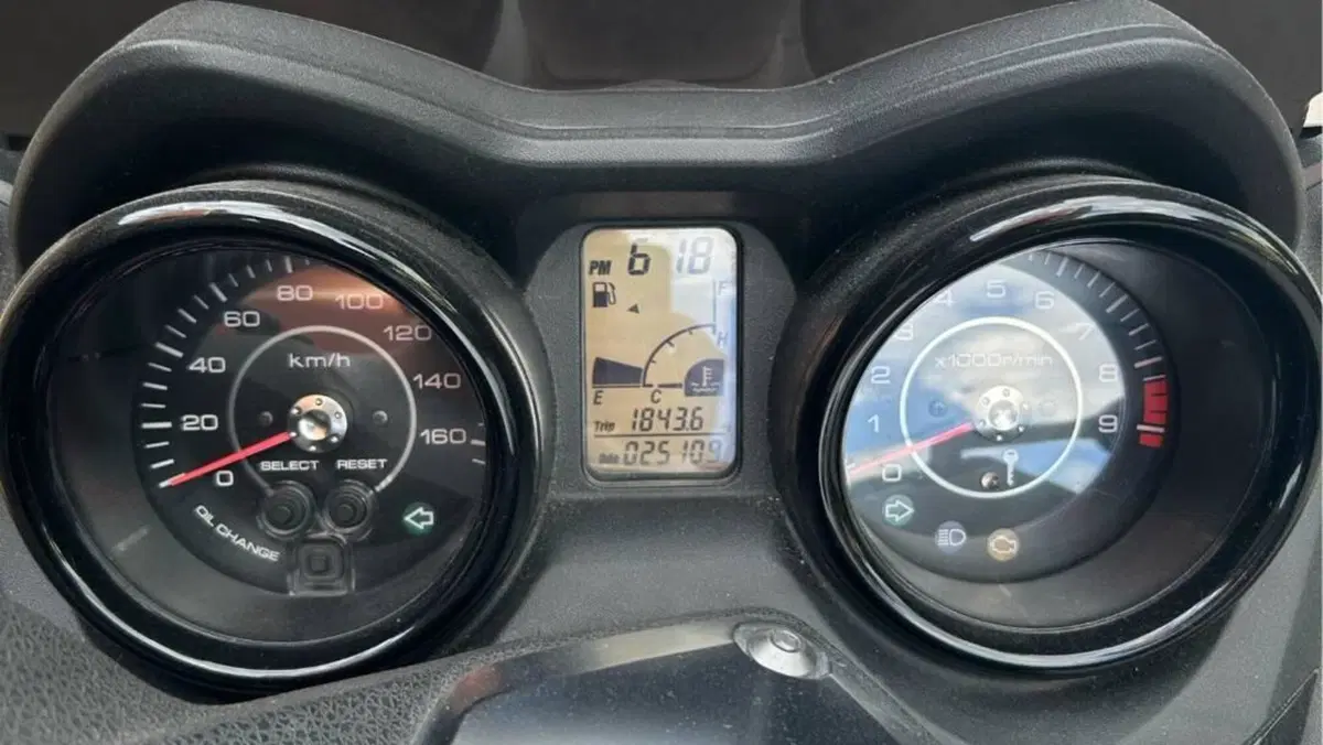 Yamaha X-Max 250 Sport (2011 - 13)  (7)