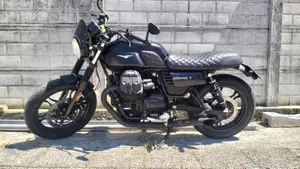 Moto Guzzi V7 III Stone (2017 - 20)  (2)