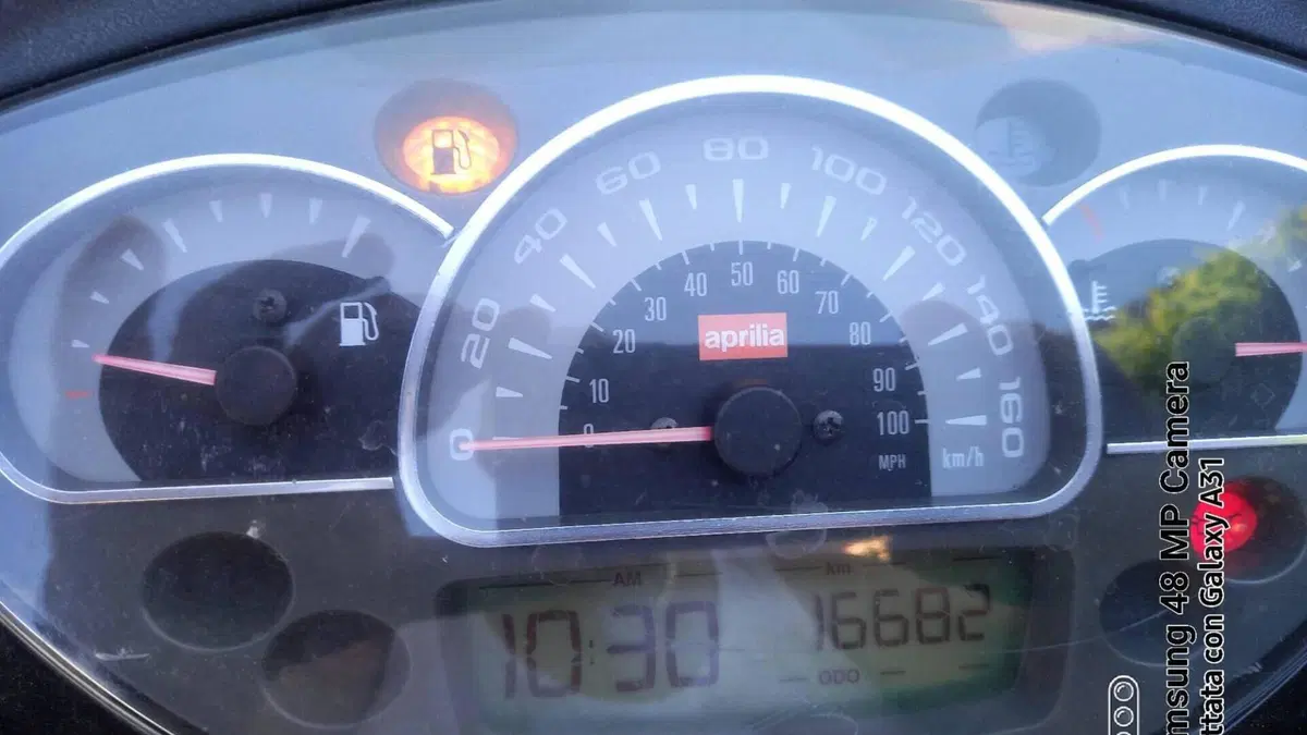 Aprilia Scarabeo 200 i.e. (2009 - 11)  (7)