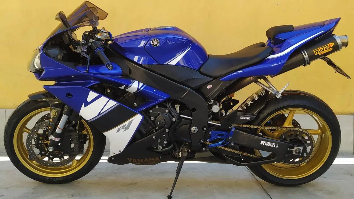Yamaha YZF R1 (2006 - 07)  (2)
