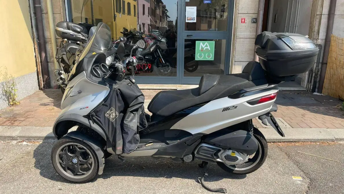 Piaggio Mp3 300 ie Sport LT ABS (2014 - 16)  (2)