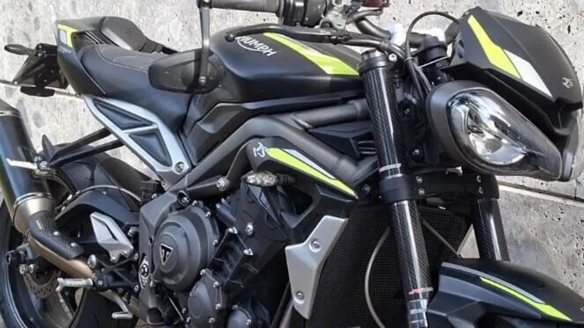 Triumph Street Triple RS (2020 - 22)  (3)