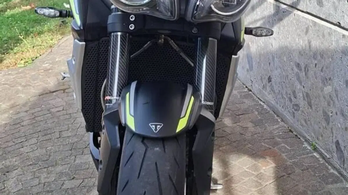 Triumph Street Triple RS (2020 - 22)  (4)