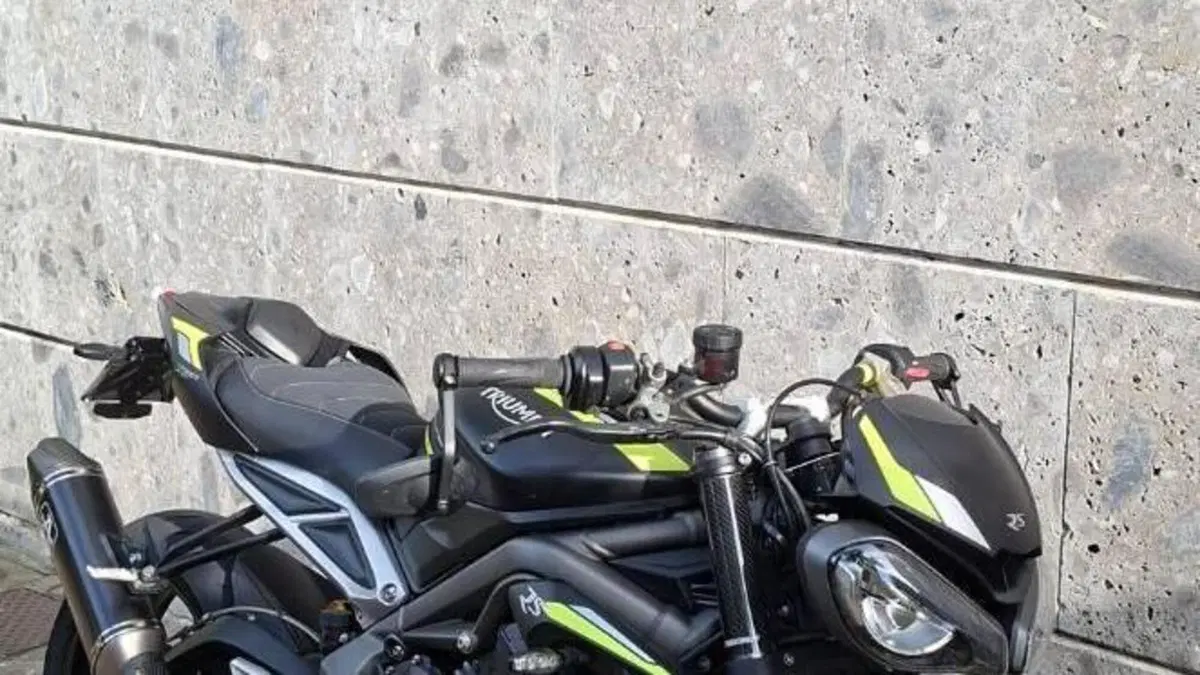 Triumph Street Triple RS (2020 - 22)  (6)