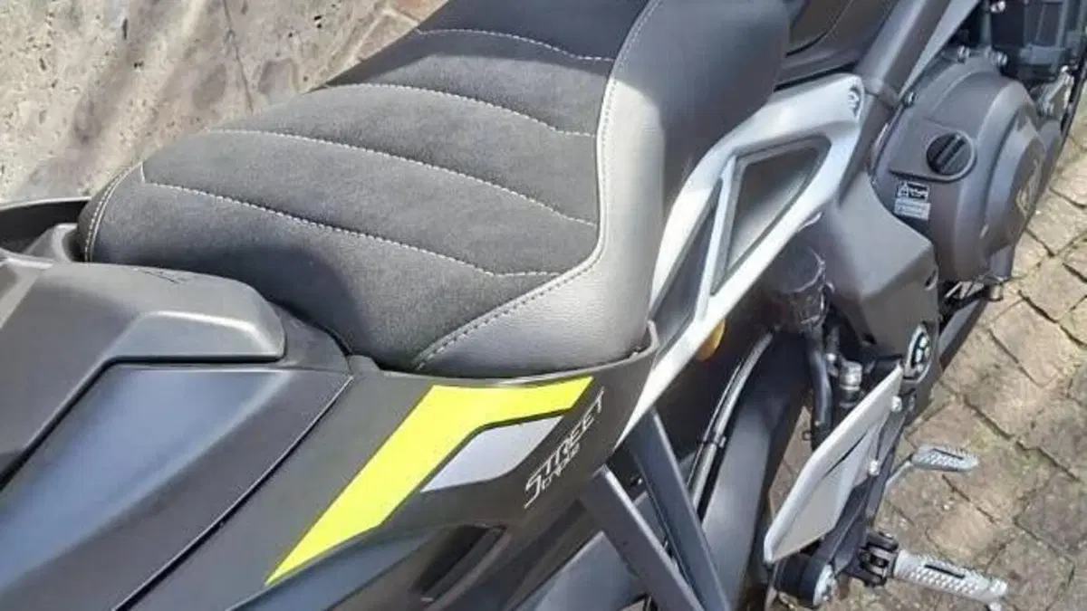 Triumph Street Triple RS (2020 - 22)  (2)