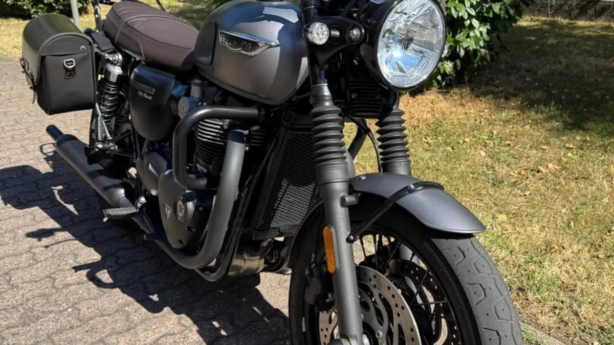 Triumph Bonneville T120 Black (2017 - 20)  (3)
