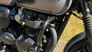 Triumph Bonneville T120 Black (2017 - 20)  (4)