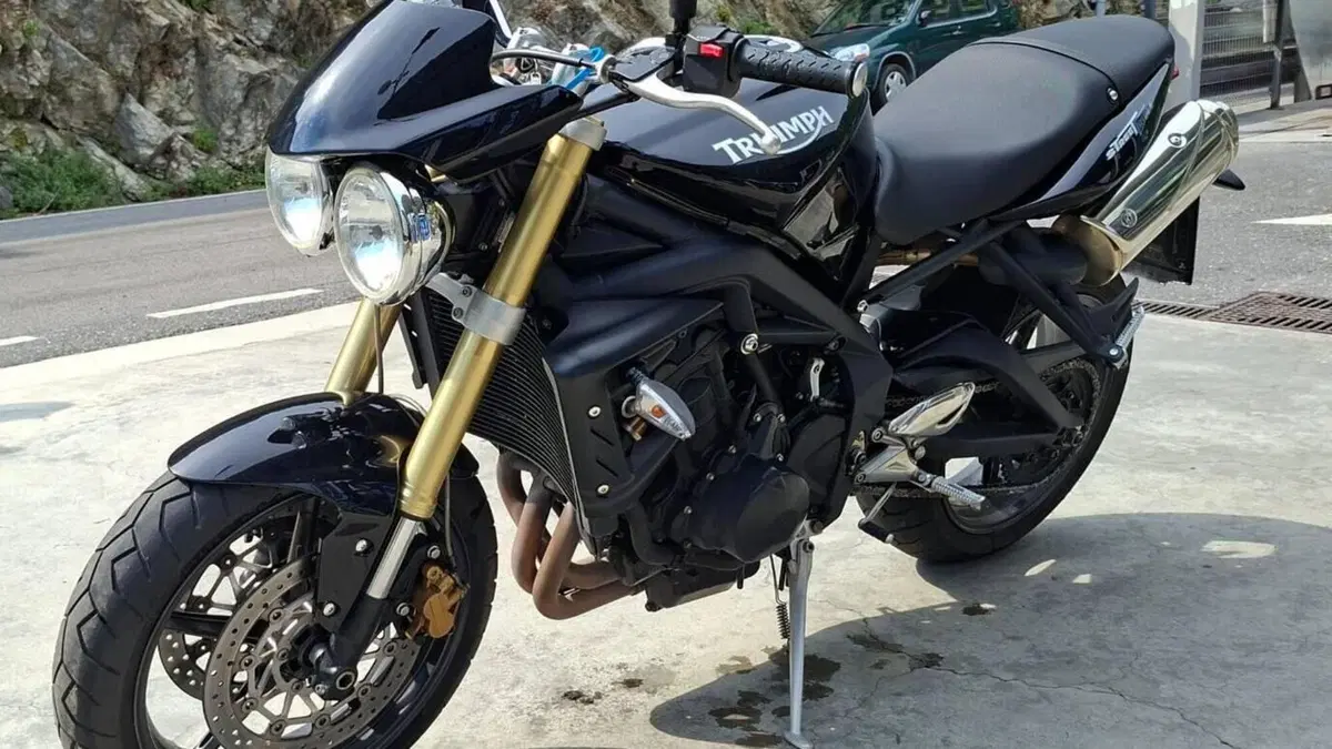 Triumph Street Triple (2007 - 12)  (4)