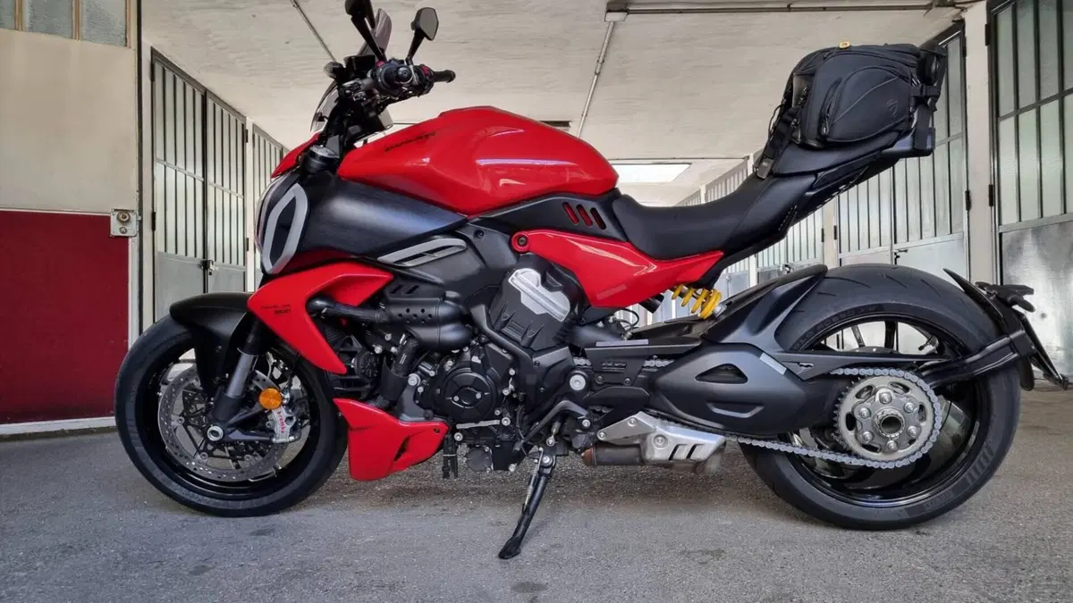 Ducati Diavel V4 (2023 - 26)  (2)