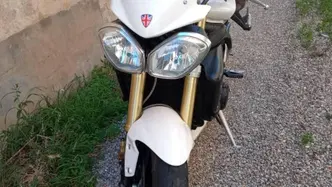 Triumph Street Triple (2007 - 12) usata