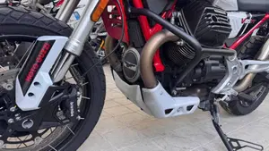 Moto Guzzi V85 TT (2021 - 23)  (3)