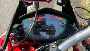 Moto Guzzi V85 TT (2021 - 23)  (5)