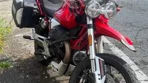 Moto Guzzi V85 TT (2021 - 23)  (7)