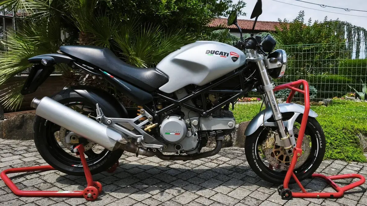 Ducati Monster 620 I.E (2002) 