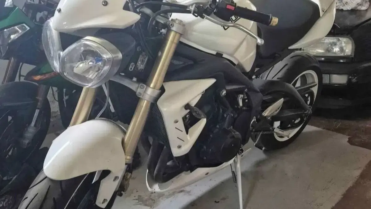 Triumph Street Triple (2007 - 12)  (3)