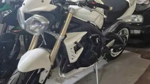 Triumph Street Triple (2007 - 12)  (3)
