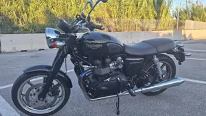 Triumph Bonneville SE (2009 - 13)  (2)