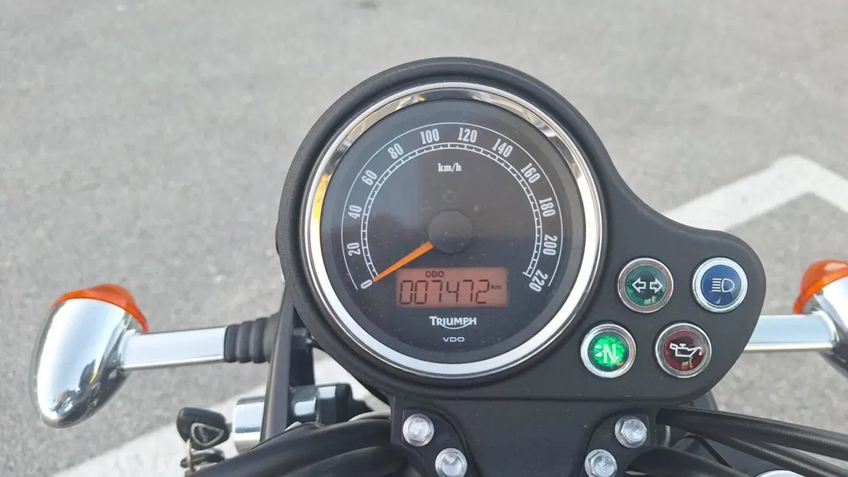 Triumph Bonneville SE (2009 - 13)  (7)
