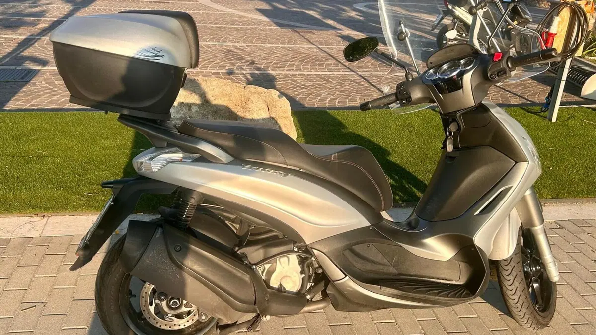 Piaggio Beverly 350 S ABS (2019 - 20)  (7)