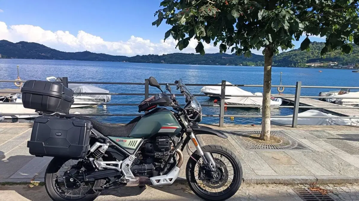Moto Guzzi V85 TT (2021 - 23)  (4)