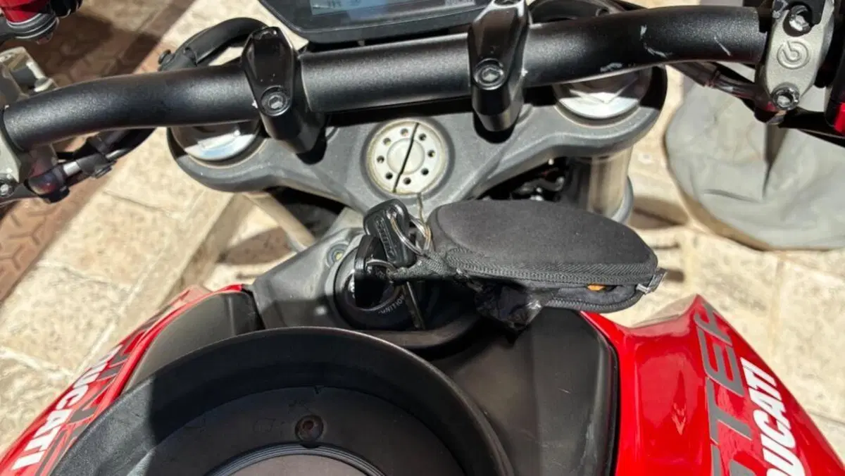 Ducati Monster 937 + (2021 - 25)  (4)