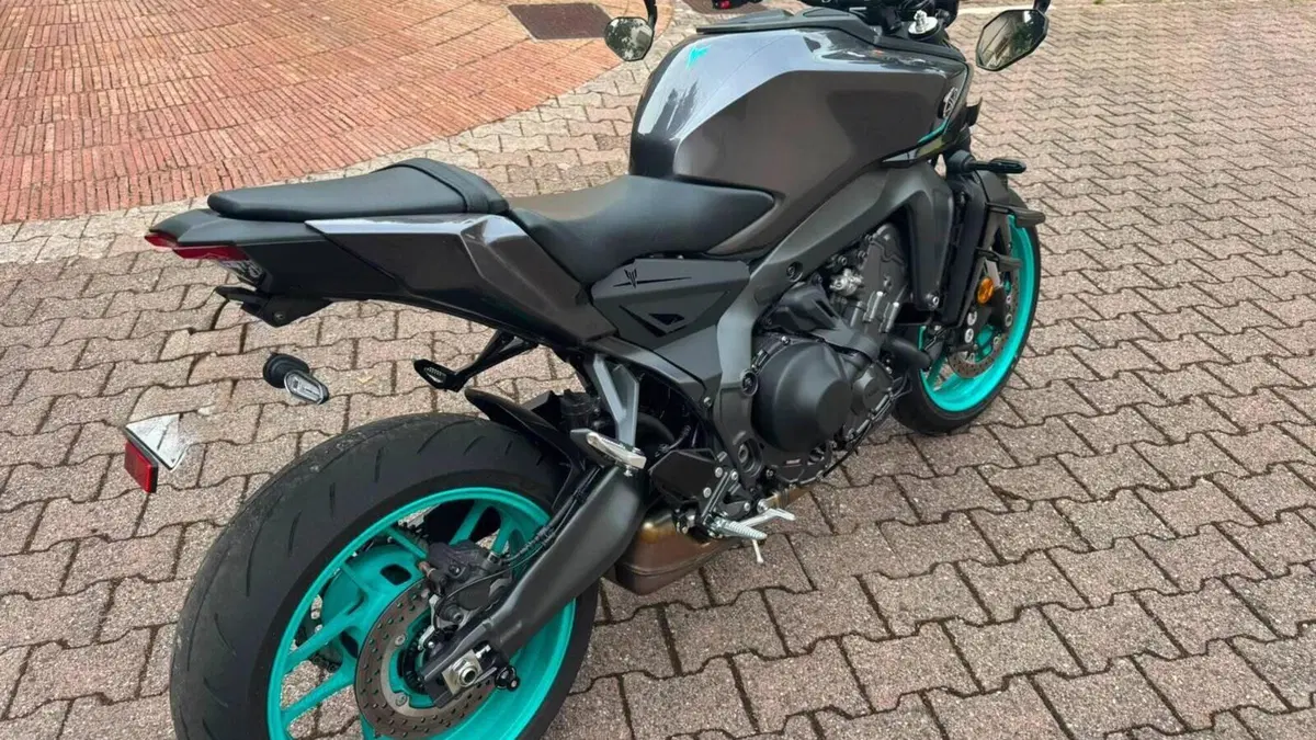 Yamaha MT-09 Y-AMT (2024 - 26)  (2)