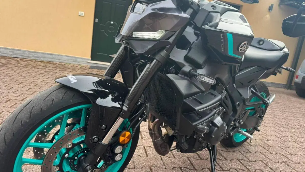 Yamaha MT-09 Y-AMT (2024 - 26)  (3)