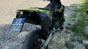Husqvarna 701 Supermoto (2023 - 25)  (4)