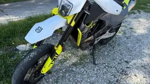 Husqvarna 701 Supermoto (2023 - 25)  (6)