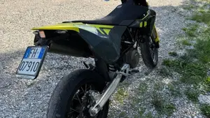 Husqvarna 701 Supermoto (2023 - 25)  (7)