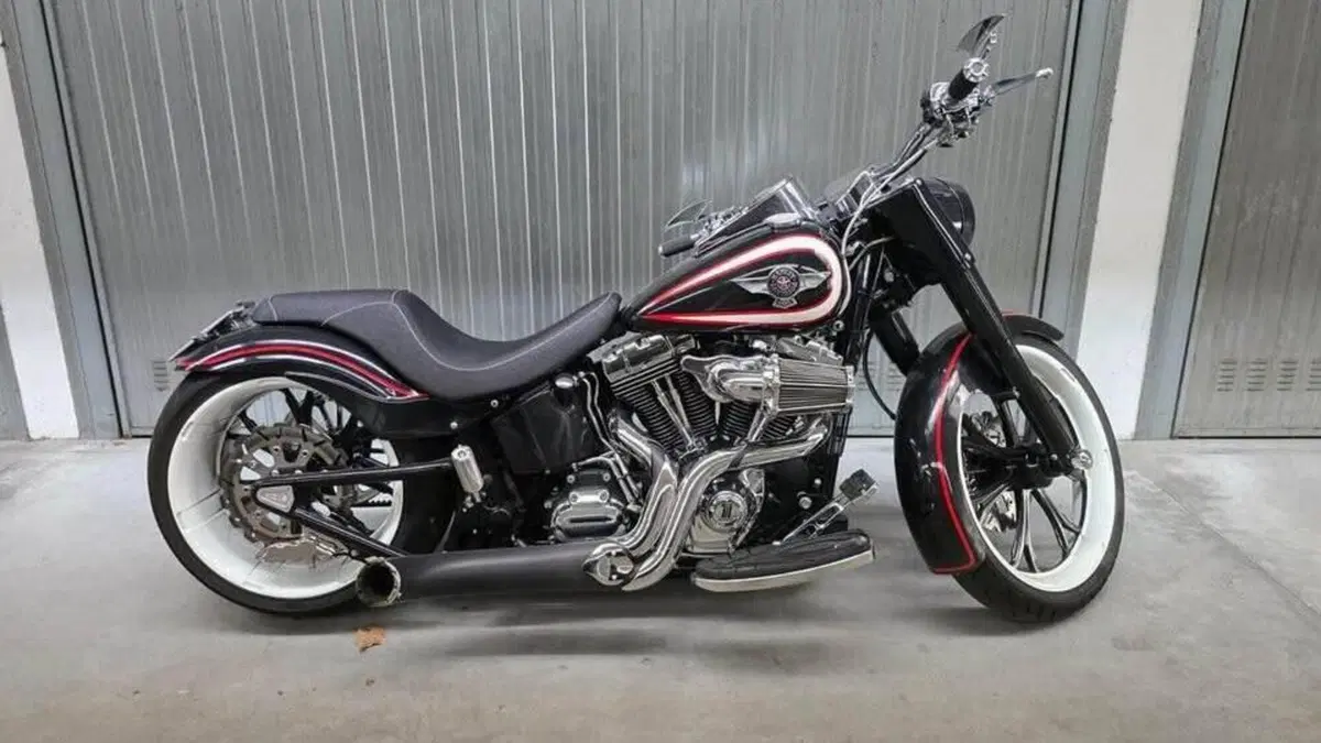 Harley-Davidson 1690 Fat Boy (2005 - 06) - FLSTFSE  (4)