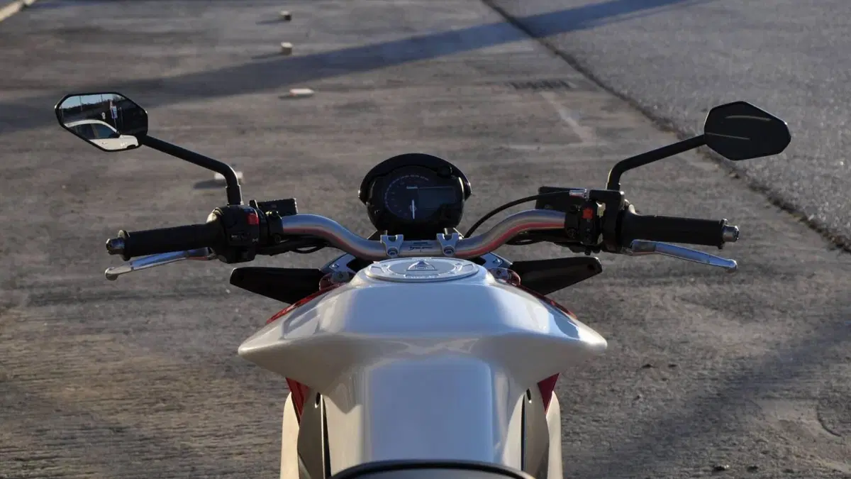Bimota DB6 Delirio E (2006 - 15)  (8)
