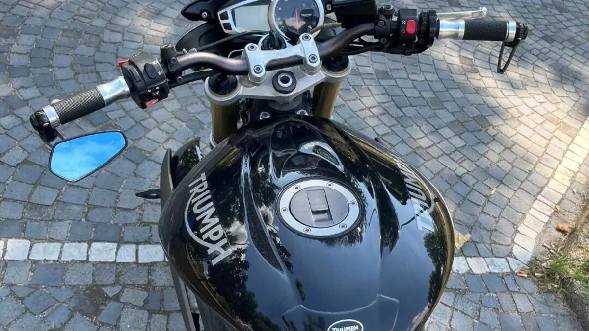 Triumph Street Triple (2013)  (2)