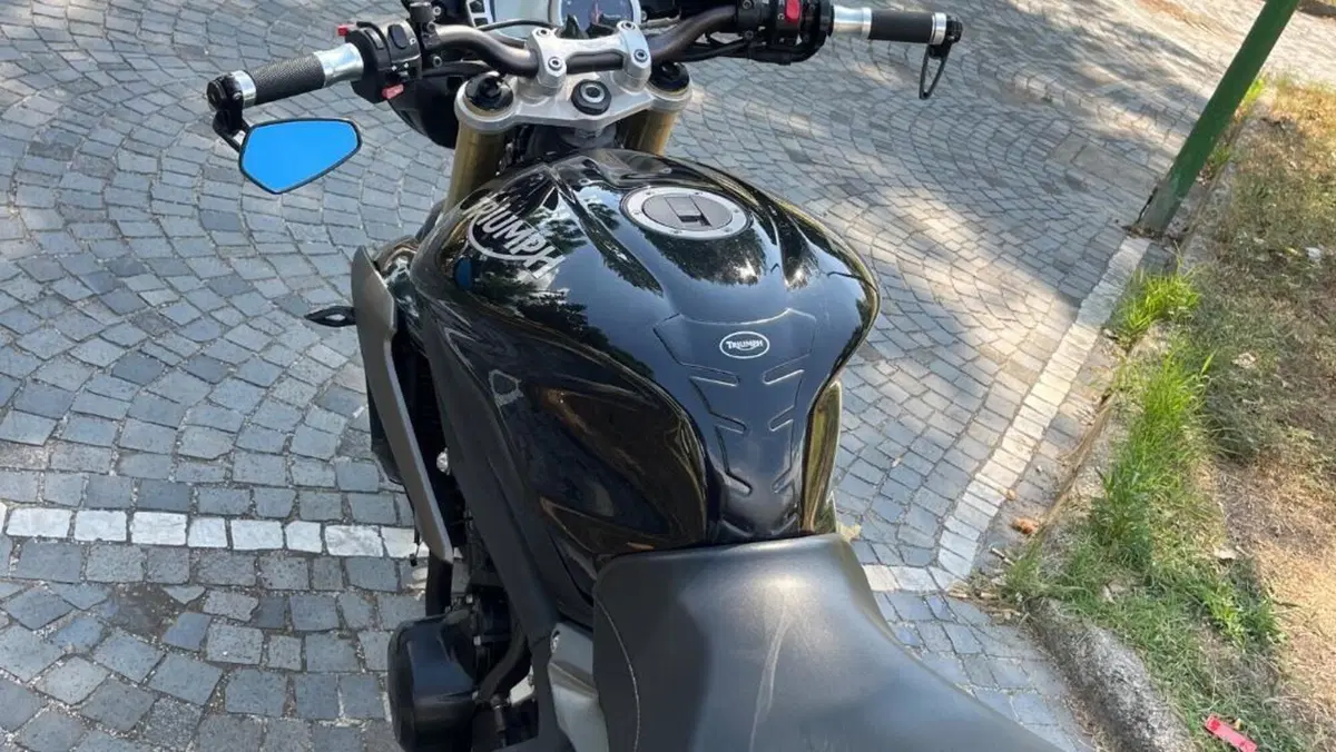 Triumph Street Triple (2013)  (3)
