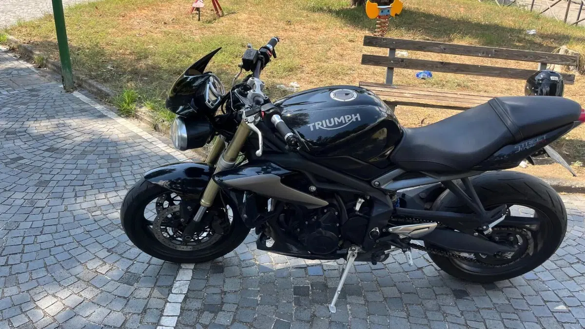 Triumph Street Triple (2013)  (4)