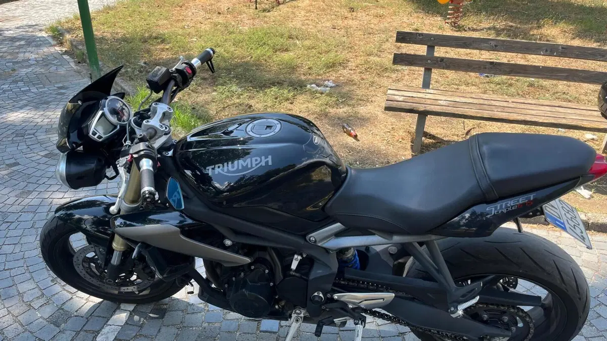 Triumph Street Triple (2013)  (6)