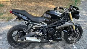 Triumph Street Triple (2013)  (8)