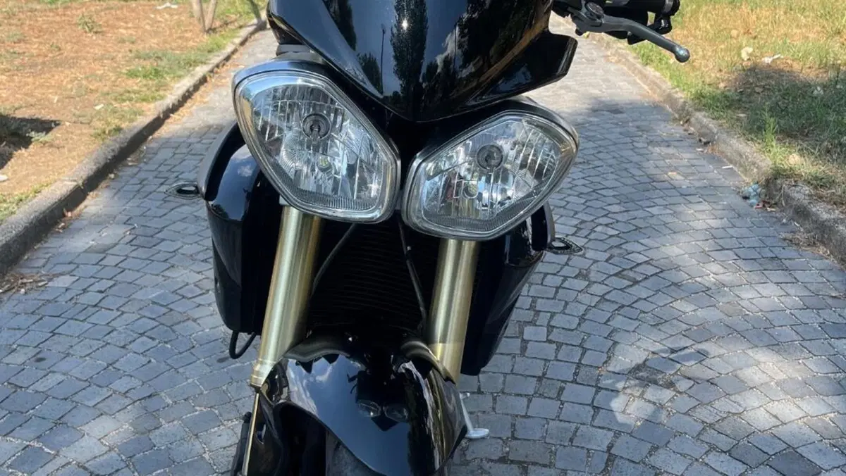 Triumph Street Triple (2013)  (9)