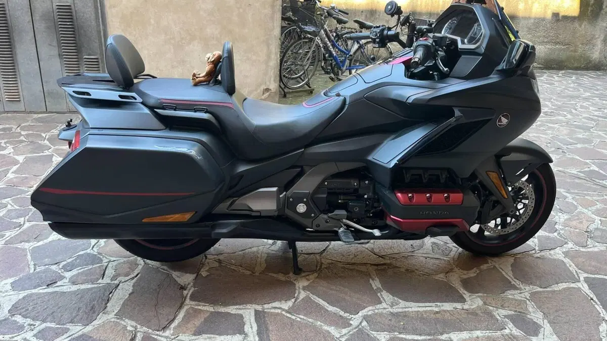 Honda GL 1800 Gold Wing (2020)  (2)