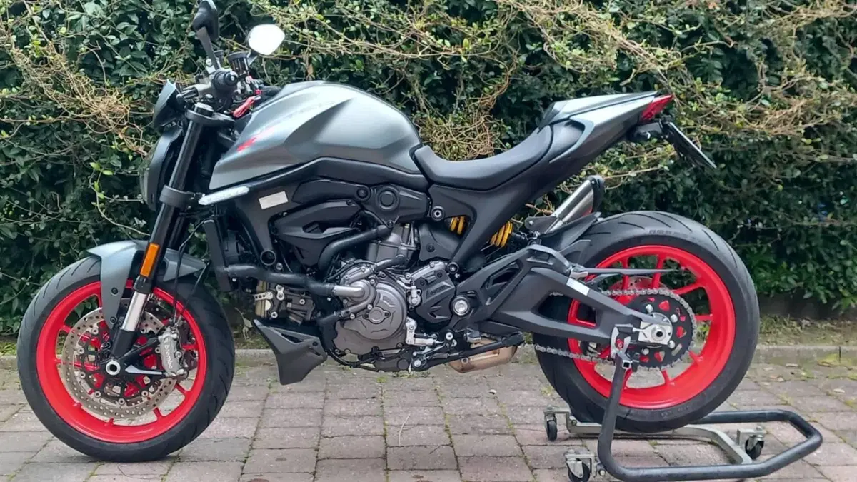 Ducati Monster 937 + (2021 - 25) 