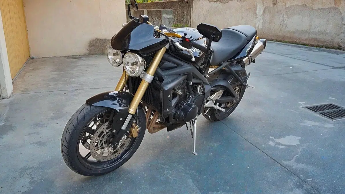 Triumph Street Triple (2007 - 12)  (3)