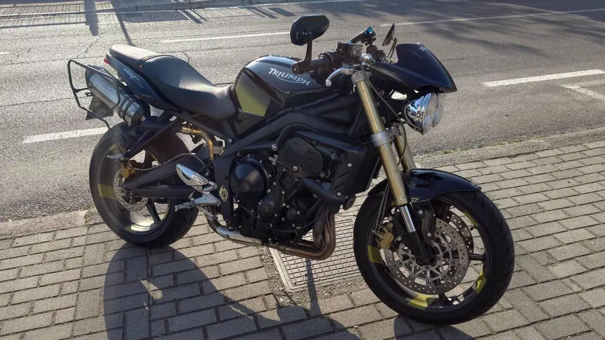 Triumph Street Triple (2007 - 12)  (4)