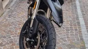 Moto Guzzi V85 TT (2021 - 23)  (2)