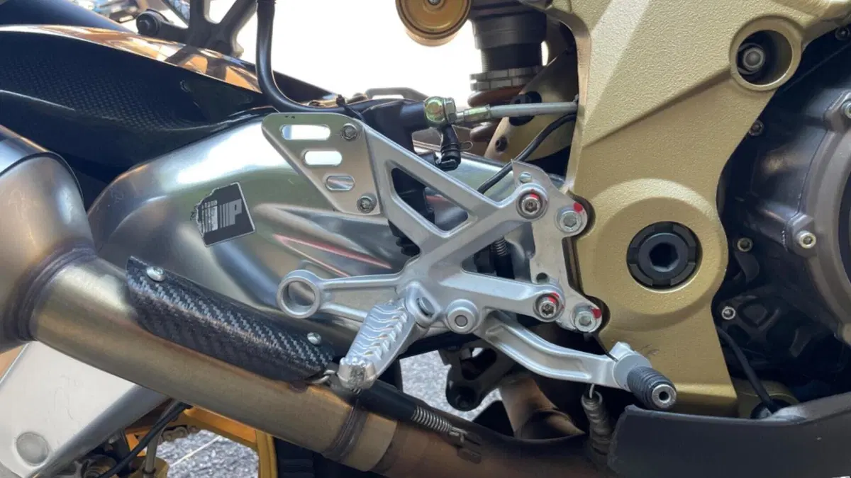 Aprilia RSV 1000 R Factory (2006 - 09)  (6)
