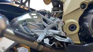 Aprilia RSV 1000 R Factory (2006 - 09)  (11)